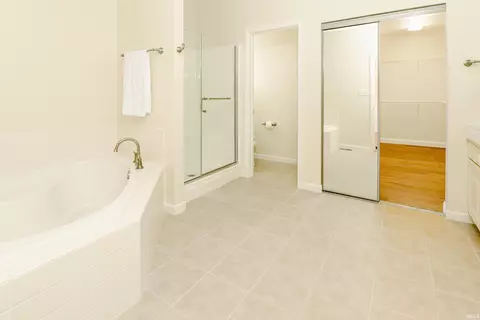 Bath - 841 S Fieldcrest Ct, Bloomington, IN 47401 photo 2 of 5