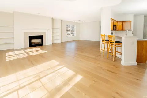 Living - 841 S Fieldcrest Ct, Bloomington, IN 47401 photo 4 of 6
