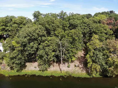 9475 E Promontory Point Dr, Syracuse, IN 46567 photo 2