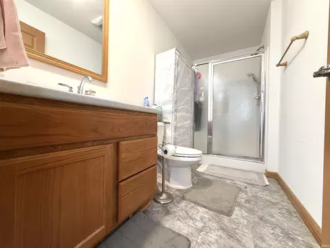 Bath - 1010 W Grissom Ave, Mitchell, IN 47446 photo 1 of 3