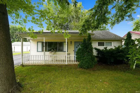916 W Circle Dr, New Haven, IN 46774