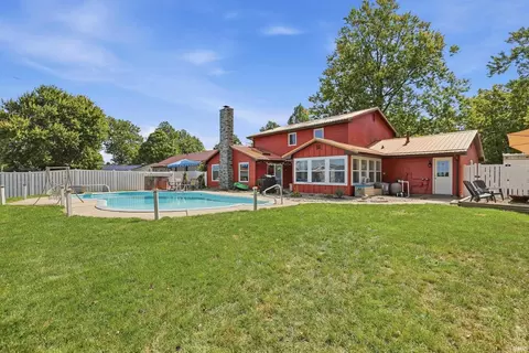 Exterior - 2000 Maple Ln, Garrett, IN 46738 photo 6 of 14