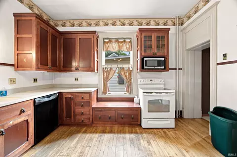 Kitchen - 201 E Franklin St, Delphi, IN 46923 photo 2 of 3