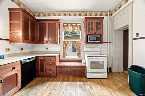 Kitchen - 201 E Franklin St, Delphi, IN 46923 photo 2 of 3