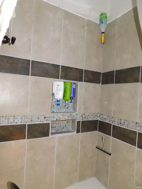 Bath - 4300 Jones Ln, Floyds Knobs, IN 47119 photo 1 of 8