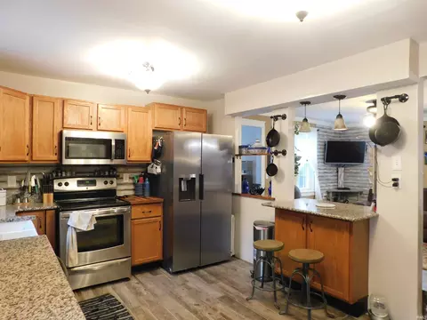 Kitchen - 4300 Jones Ln, Floyds Knobs, IN 47119 photo 4 of 6