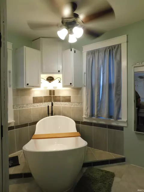 Bath - 4300 Jones Ln, Floyds Knobs, IN 47119 photo 8 of 8