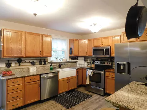 Kitchen - 4300 Jones Ln, Floyds Knobs, IN 47119 photo 3 of 6