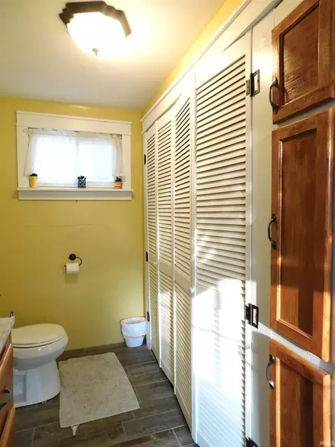 Bath - 4300 Jones Ln, Floyds Knobs, IN 47119 photo 2 of 8