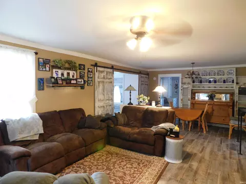 Living - 4300 Jones Ln, Floyds Knobs, IN 47119 photo 2 of 5