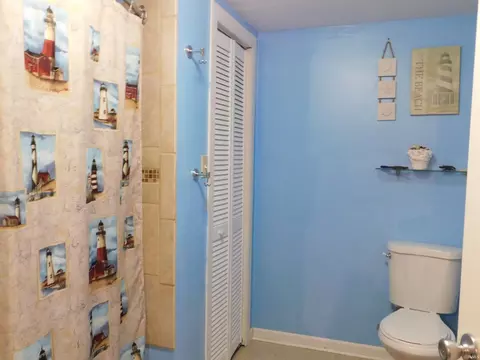 Bath - 4300 Jones Ln, Floyds Knobs, IN 47119 photo 6 of 8