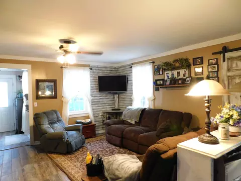 Living - 4300 Jones Ln, Floyds Knobs, IN 47119 photo 1 of 5