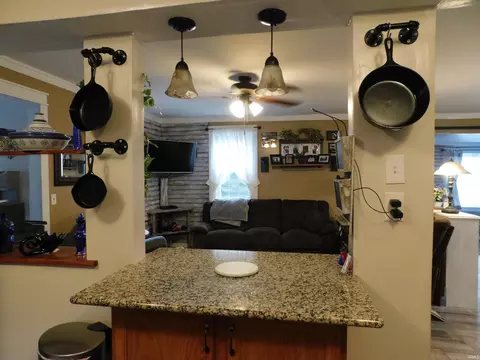 Kitchen - 4300 Jones Ln, Floyds Knobs, IN 47119 photo 2 of 6