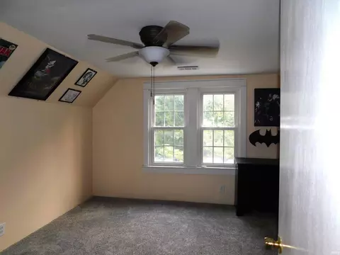 Bedroom - 4300 Jones Ln, Floyds Knobs, IN 47119 photo 2 of 4