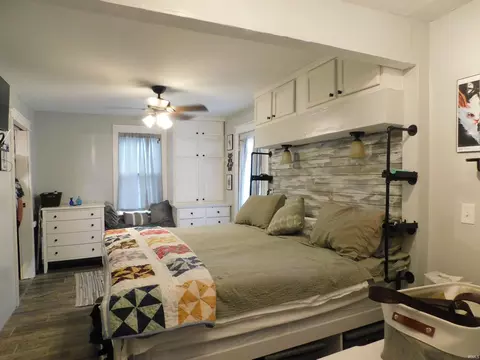 Bedroom - 4300 Jones Ln, Floyds Knobs, IN 47119 photo 4 of 4