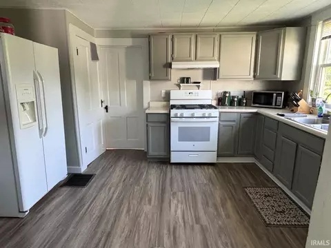 Kitchen - 526 E Walnut St, Greentown, IN 46936 photo 2 of 2