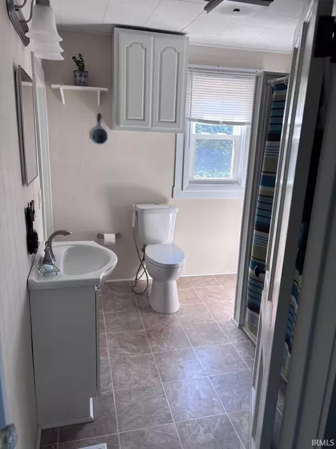 Bath - 526 E Walnut St, Greentown, IN 46936 photo 1 of 2