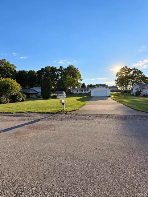 5940 S 960, Wolcottville, IN 46795