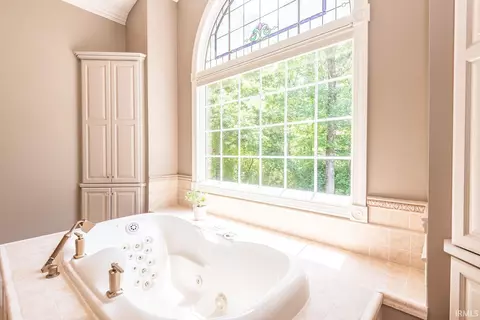 Bath - 3818 E Devonshire Ln, Bloomington, IN 47408 photo 4 of 6