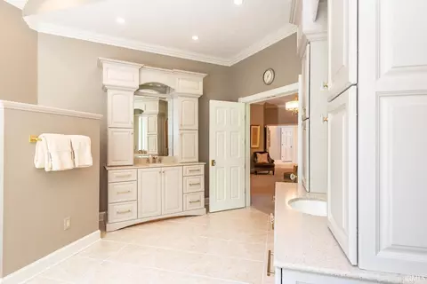 Bath - 3818 E Devonshire Ln, Bloomington, IN 47408 photo 3 of 6