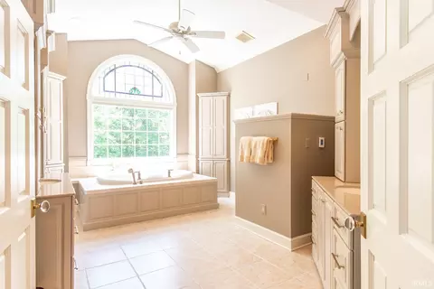 Bath - 3818 E Devonshire Ln, Bloomington, IN 47408 photo 2 of 6