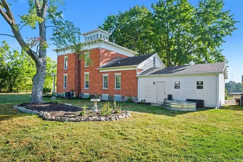 Exterior - 13546 Brick Rd, Granger, IN 46530 photo 7 of 8