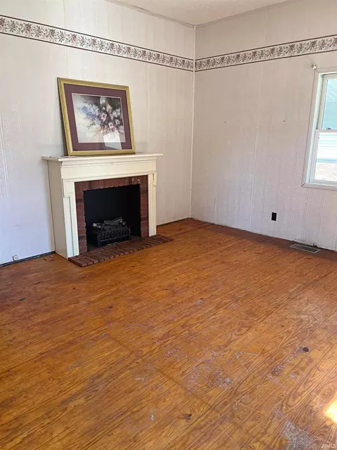 Living - 740 E St NE, Linton, IN 47441 photo 1 of 2