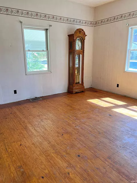 Living - 740 E St NE, Linton, IN 47441 photo 2 of 2