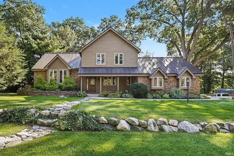 50644 Country Knolls Dr, Granger, IN 46530