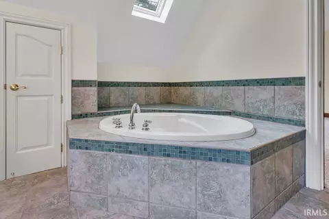 Bath - 5500 E Ariel Way, Bloomington, IN 47408 photo 6 of 10