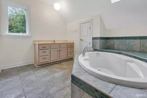 Bath - 5500 E Ariel Way, Bloomington, IN 47408 photo 7 of 10