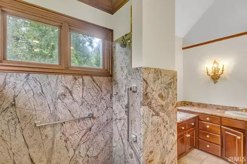 Bath - 5500 E Ariel Way, Bloomington, IN 47408 photo 4 of 10