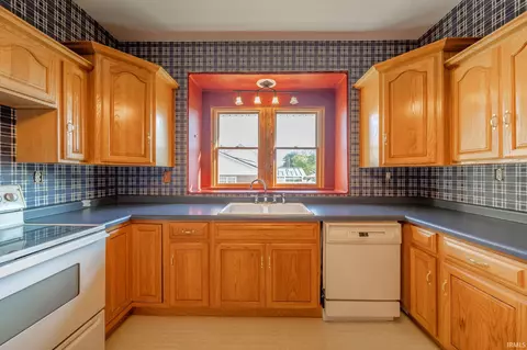 Kitchen - 313 S Walnut St, Mount Summit, IN 47361 photo 2 of 3