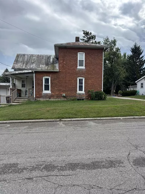 206 E Stocker St, Angola, IN 46703