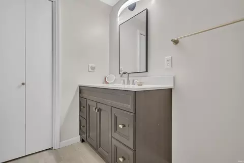Bath - 4520 E Cambridge Ct, Bloomington, IN 47408 photo 5 of 7