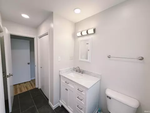 Bath - 4520 E Cambridge Ct, Bloomington, IN 47408 photo 3 of 7