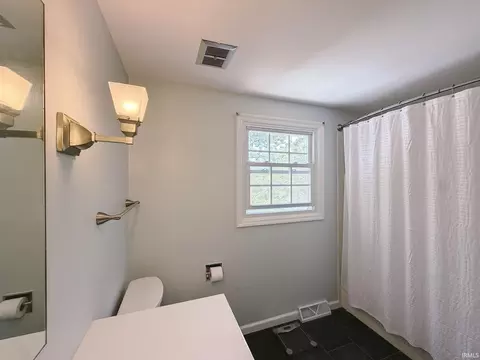 Bath - 4520 E Cambridge Ct, Bloomington, IN 47408 photo 6 of 7