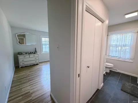 Entry Way - 4520 E Cambridge Ct, Bloomington, IN 47408 photo 5 of 7