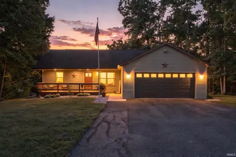255 Lane 201 Lake Minifenokee Ln, Fremont, IN 46737