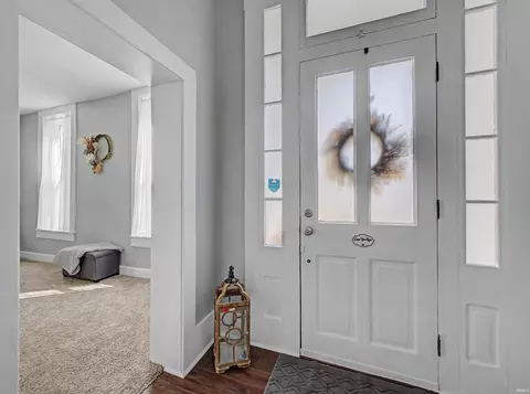 Entry Way - 219 E 2nd St, Mount Vernon, IN 47620 photo 2 of 7