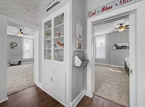 Entry Way - 219 E 2nd St, Mount Vernon, IN 47620 photo 4 of 7