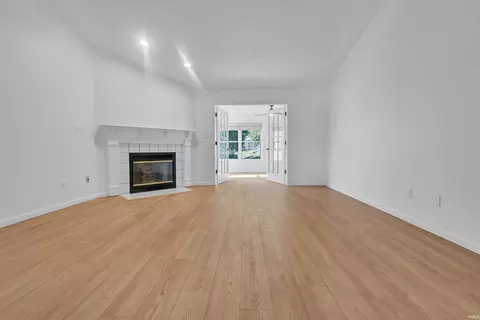 Living - 1006 E Sherbrooke Dr, Bloomington, IN 47401 photo 3 of 8