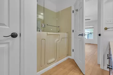 Bath - 1006 E Sherbrooke Dr, Bloomington, IN 47401 photo 2 of 5