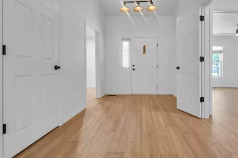 Entry Way - 1006 E Sherbrooke Dr, Bloomington, IN 47401 photo 4 of 4