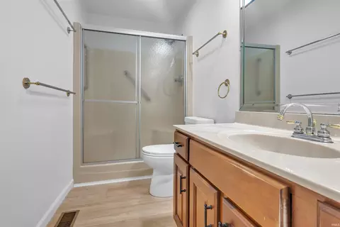 Bath - 1006 E Sherbrooke Dr, Bloomington, IN 47401 photo 4 of 5