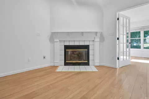 Living - 1006 E Sherbrooke Dr, Bloomington, IN 47401 photo 4 of 8