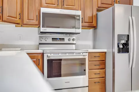 Kitchen - 1006 E Sherbrooke Dr, Bloomington, IN 47401 photo 4 of 5