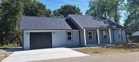 406 S 16th St, Petersburg, IN 47567