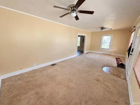 Living - 909 E Taylor St, Kokomo, IN 46901 photo 1 of 4