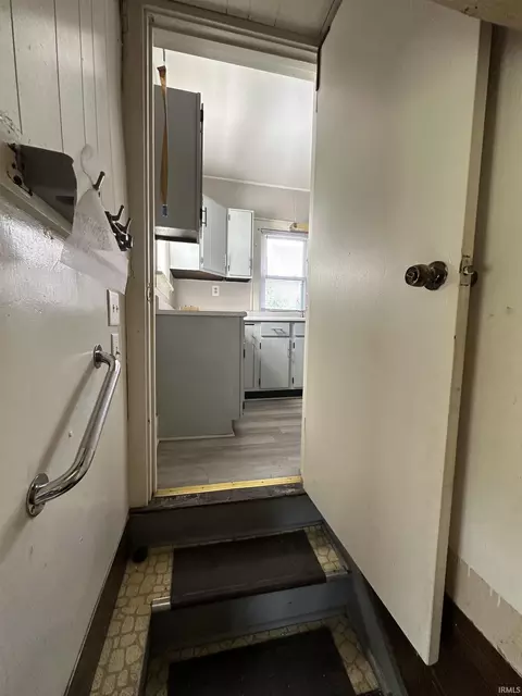 Entry Way - 909 E Taylor St, Kokomo, IN 46901 photo 1 of 2